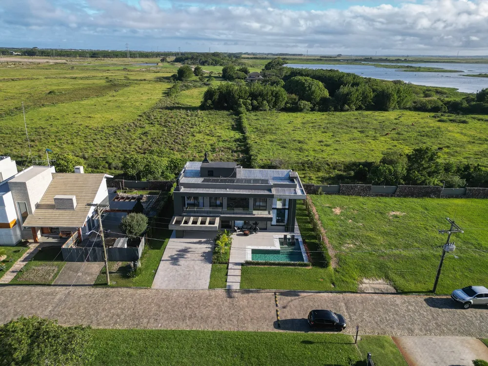 CASA À VENDA NO CONDOMÍNIO LAGOA DO PASSO EM XANGRI-LÁ