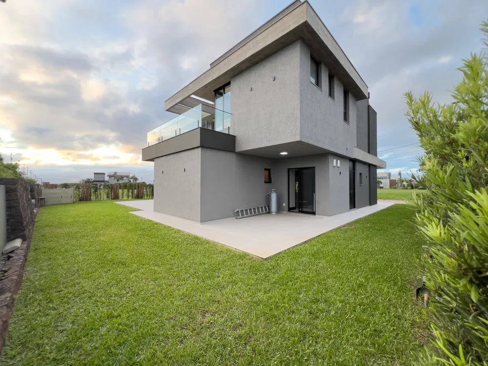CASA À VENDA NO CONDOMÍNIO LAGOA DO PASSO EM XANGRI-LÁ