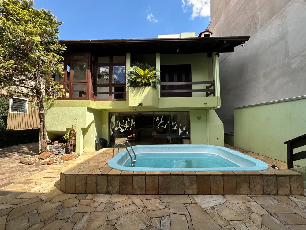 CASA À VENDA NO CENTRO DE DOIS IRMÃOS