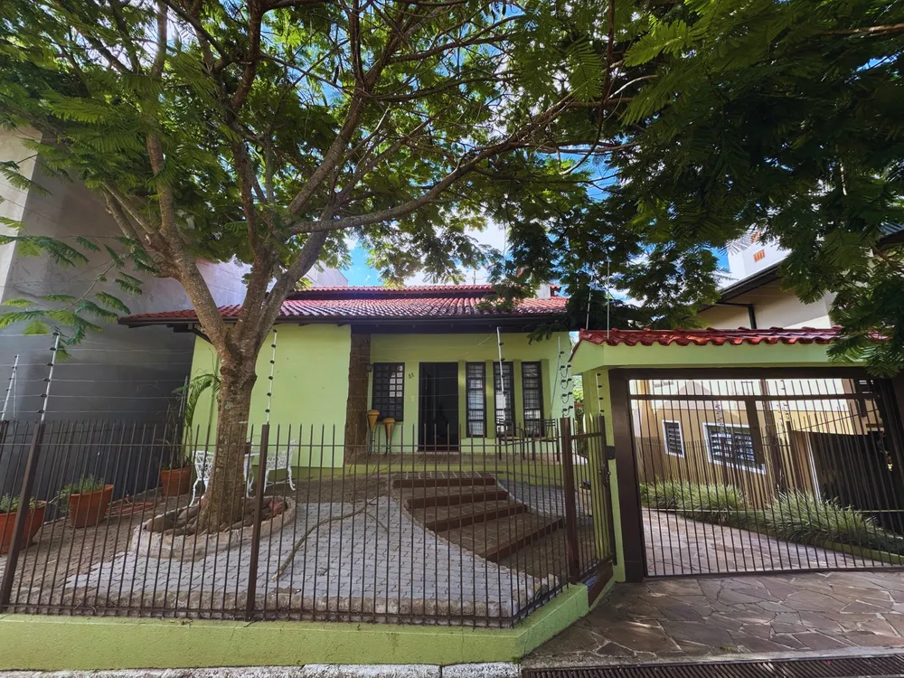 CASA À VENDA NO CENTRO DE DOIS IRMÃOS
