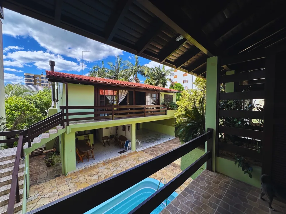 CASA À VENDA NO CENTRO DE DOIS IRMÃOS