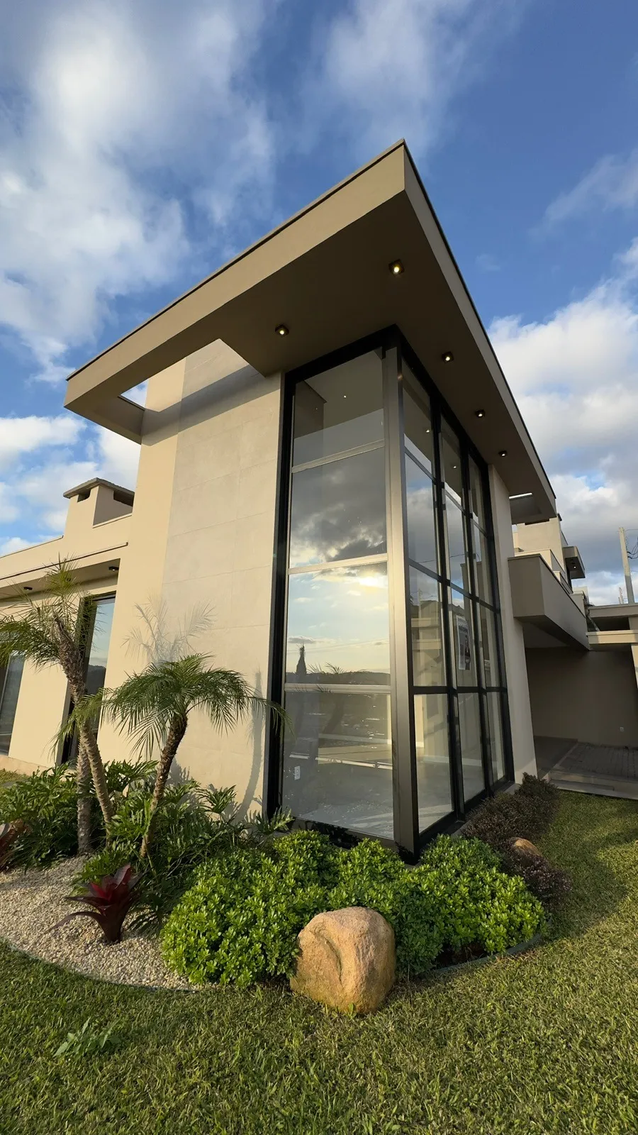 CASA À VENDA DE ESQUINA NO ALTO HORIZONTE EM ESTÂNCIA VELHA
