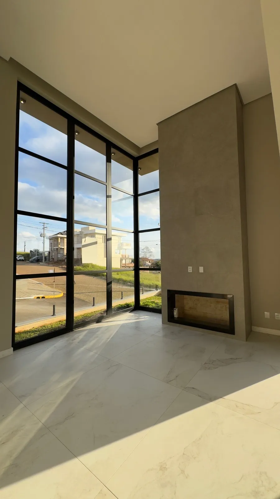 CASA À VENDA DE ESQUINA NO ALTO HORIZONTE EM ESTÂNCIA VELHA