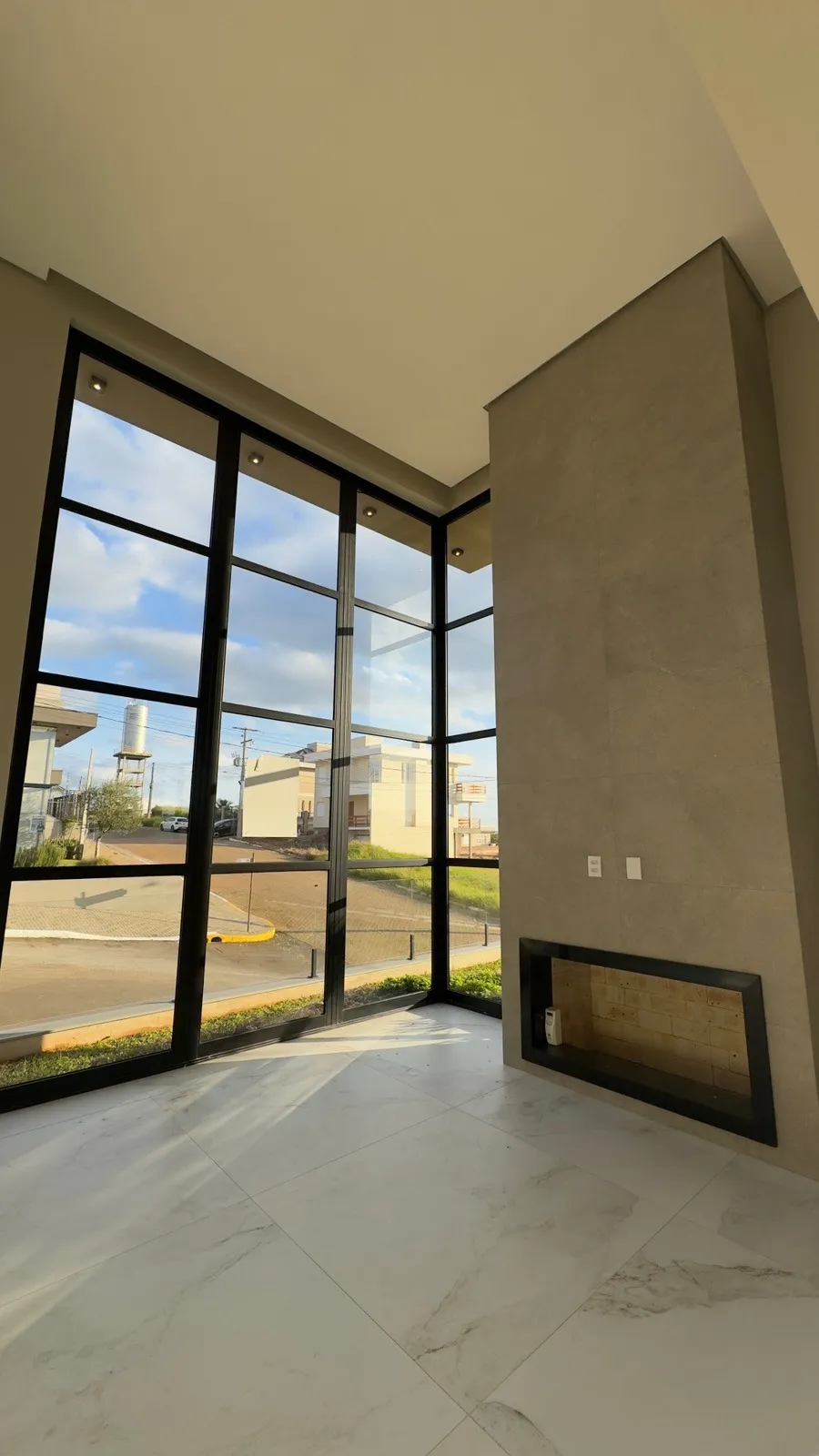 CASA À VENDA DE ESQUINA NO ALTO HORIZONTE EM ESTÂNCIA VELHA